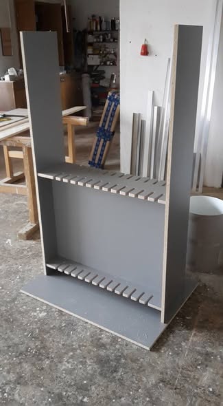 CNC-gefertigter Musterständer in der Werkstatt